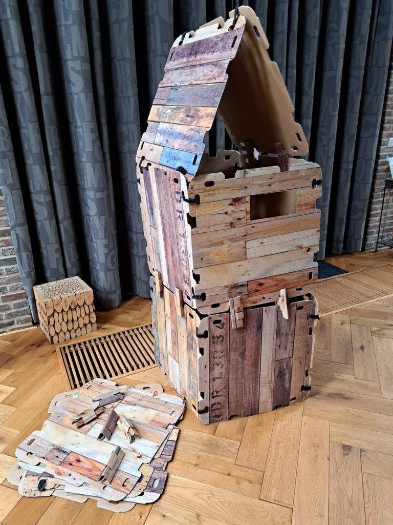 Kartonnen speelhuisje om zelf te maken, Ophalen of Verzenden, Zo goed als nieuw, Overige materialen
