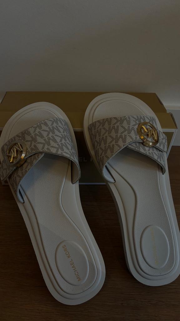 Michael Kors slippers, Kleding | Dames, Schoenen, Nieuw, Slippers, Wit, Ophalen of Verzenden