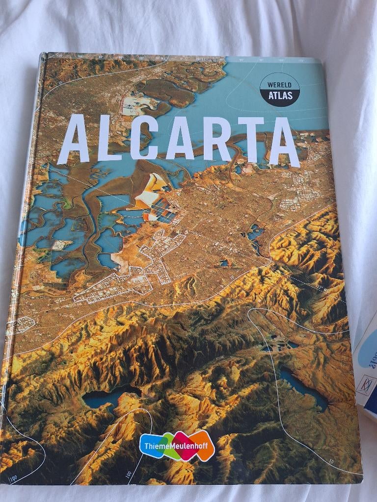 Alcarta wereldatlas, Boeken, Atlassen en Landkaarten, Overige atlassen, 2000 tot heden, ThiemeMeulenhoff, Ophalen of Verzenden