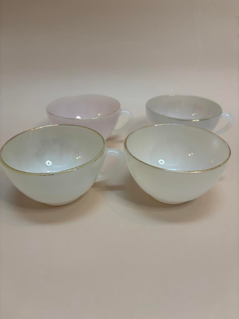 Vintage Arcopal pastel Harlequin Kopjes set 4 st, Ophalen of Verzenden, Zo goed als nieuw, Overige stijlen, Kop(pen) en/of Schotel(s)