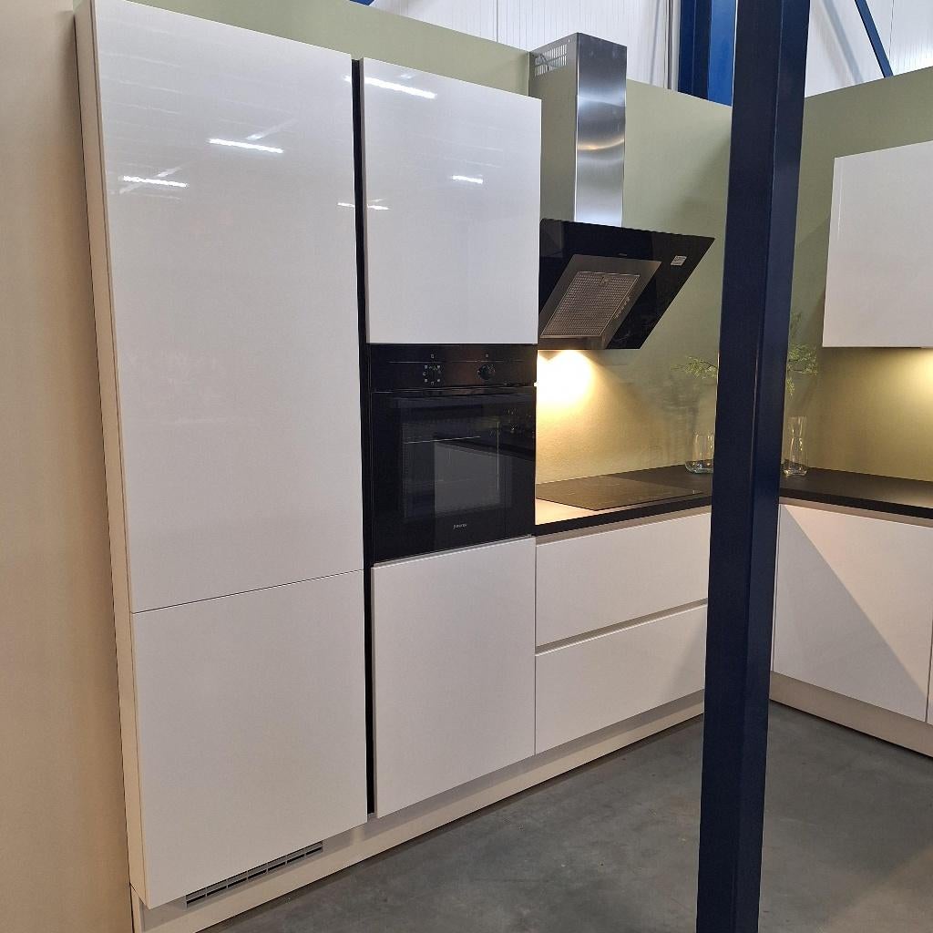 Foto 2 van Complete Nieuwe keuken met apparatuur – Keuken Hadisha