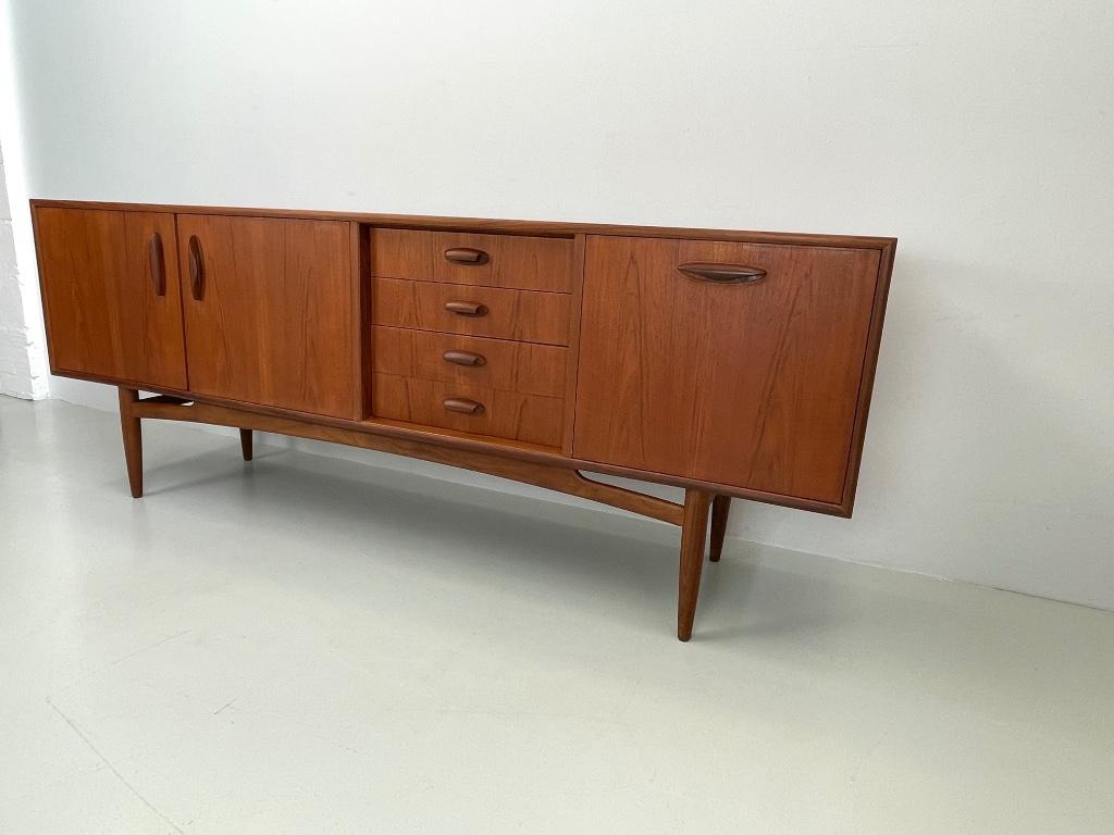 Vintage dressoir G-Plan, Huis en Inrichting, Kasten | Dressoirs, Verzenden, Zo goed als nieuw, 25 tot 50 cm, 150 tot 200 cm