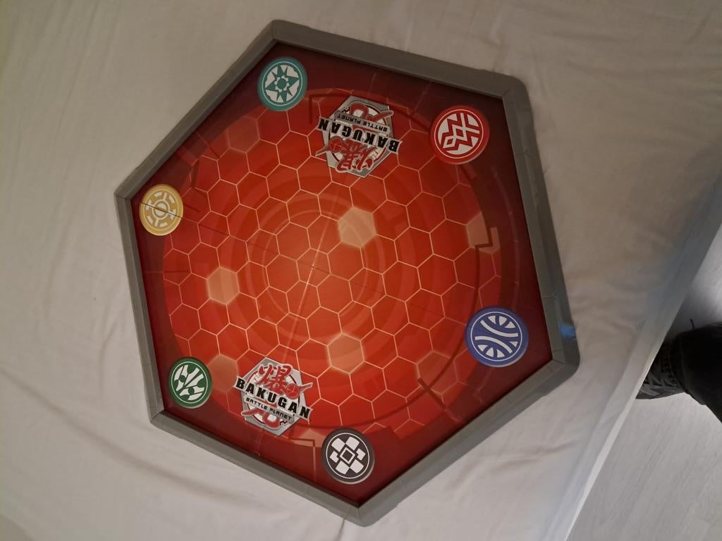 Bakugan battle arena met fiches, Ophalen, Zo goed als nieuw