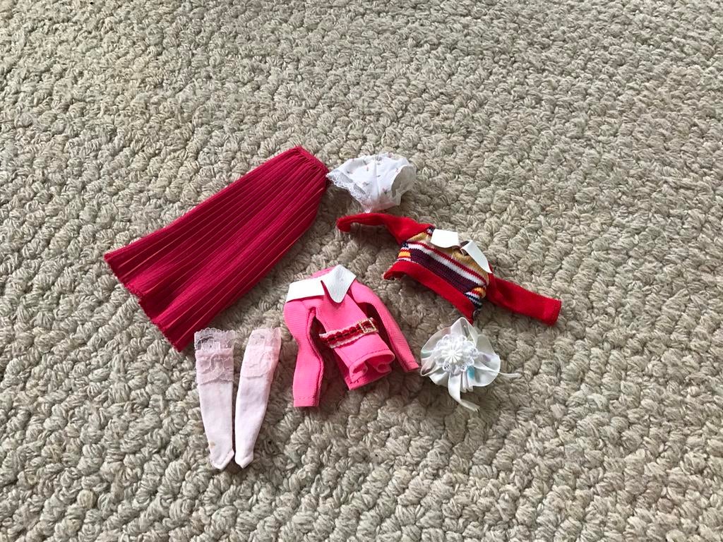 Barbie outfits vintage, Ophalen of Verzenden, Zo goed als nieuw, Kleertjes