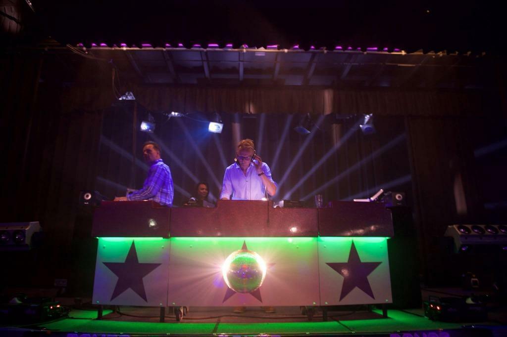 Allround Dj gezocht? dj huren dj boeken feest dj verjaardag, Diensten en Vakmensen, Muzikanten, Artiesten en Dj's, Dj