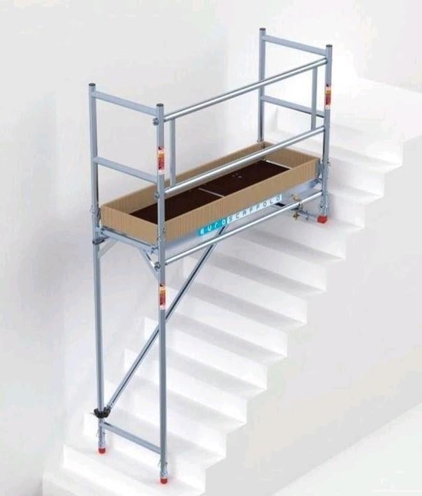 Te huur: Trap steiger trapsteiger steiger trap, Ophalen, Zo goed als nieuw, Rolsteiger of Kamersteiger, 2 tot 5 meter