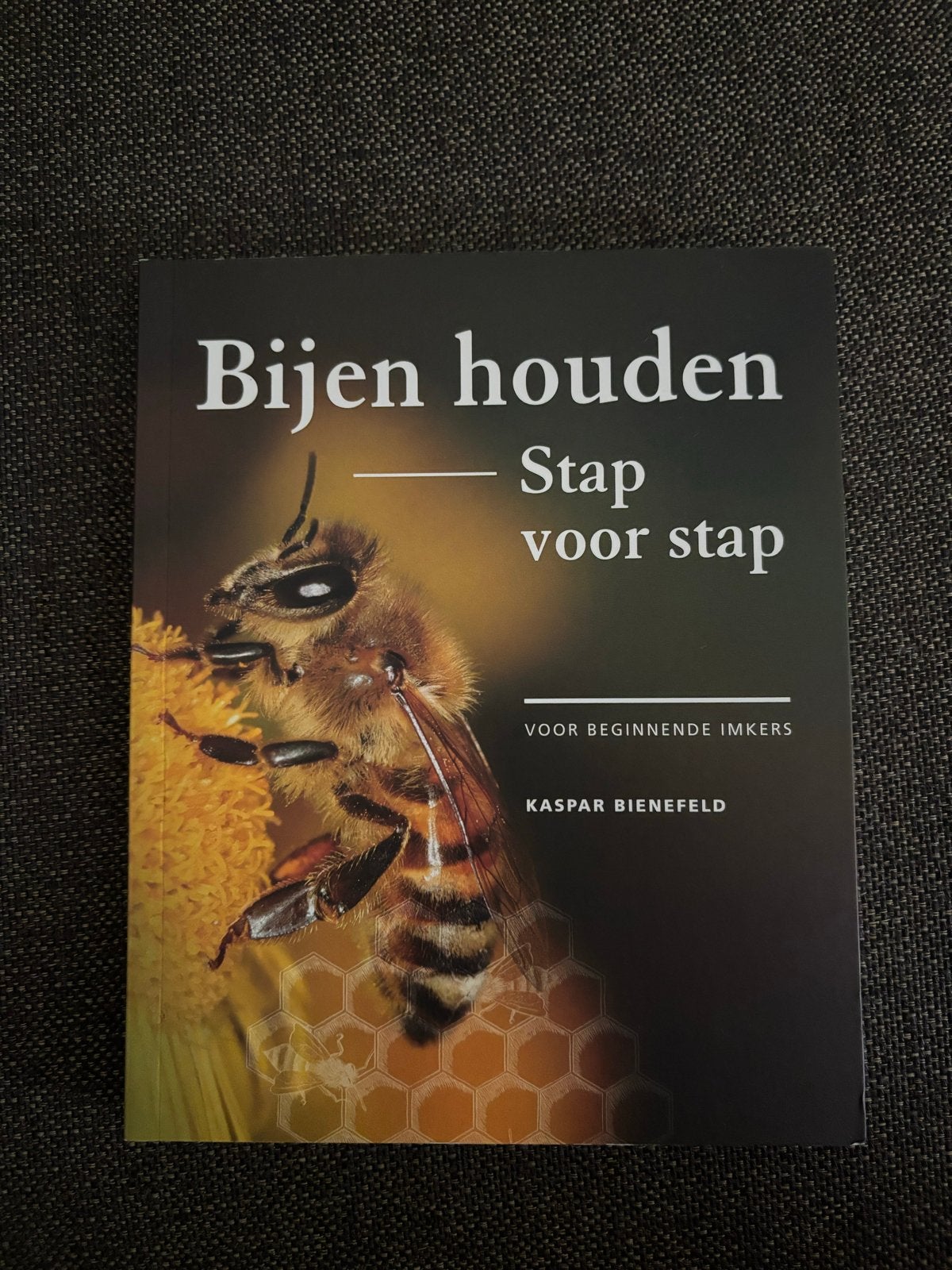 Bijen houden: Stap voor stap - Kaspar Bienefeld, Boeken, Ophalen of Verzenden, Zo goed als nieuw, Overige onderwerpen