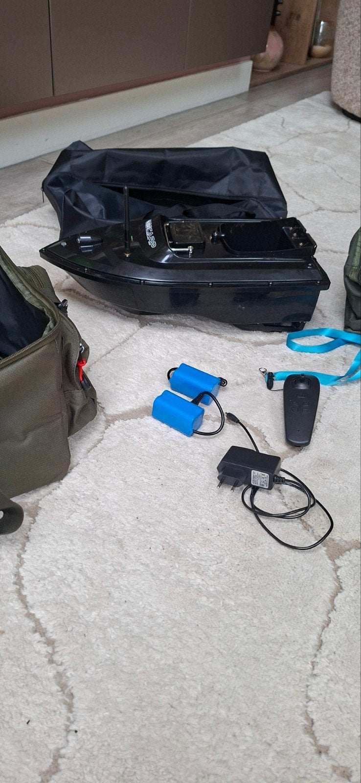 Voerboot Navicarp Trooper met accessoires, Watersport en Boten, Ophalen, Zo goed als nieuw, Complete set