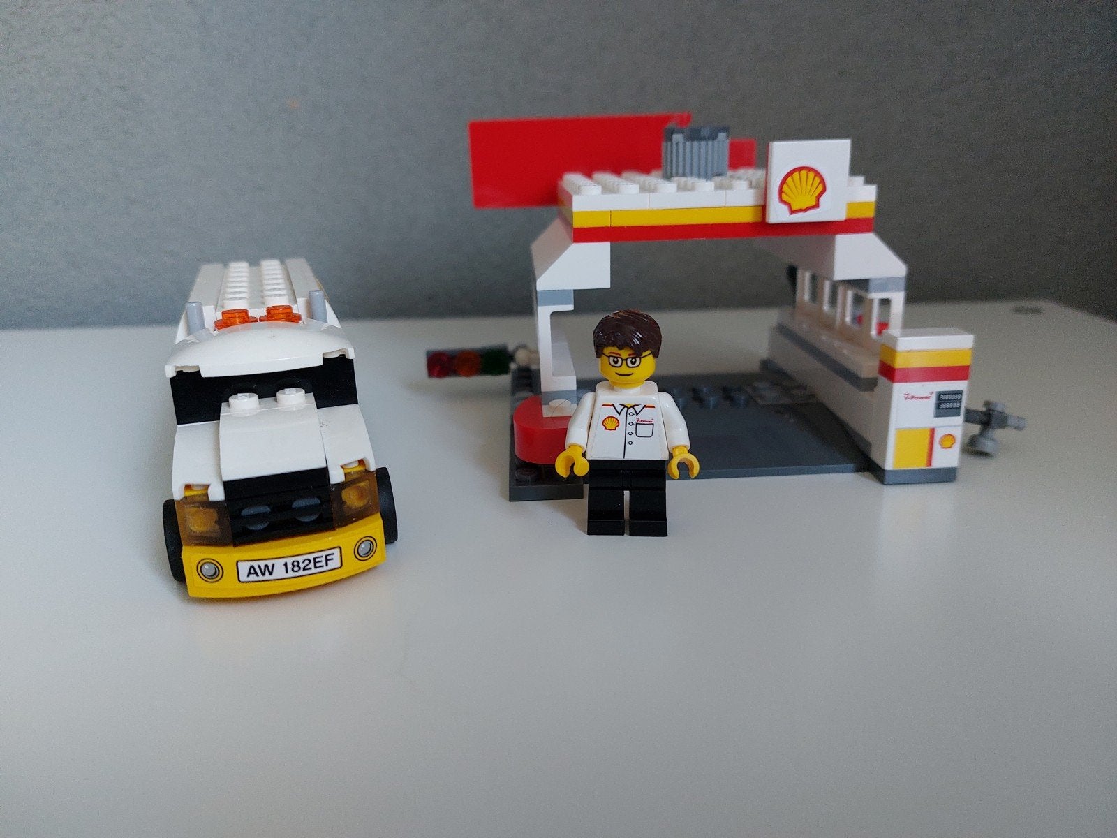 Lego Shell V-power benzinestation met tankauto, Ophalen of Verzenden, Zo goed als nieuw