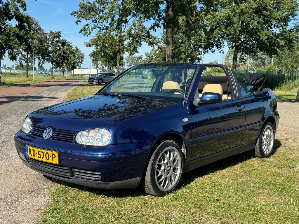 Volkswagen Cabrio 1.6 16V (Automaat/Leer/Radio/Elektr ramen), Auto's, 4 cilinders, Cabriolet, 49 €/maand, 1595 cc