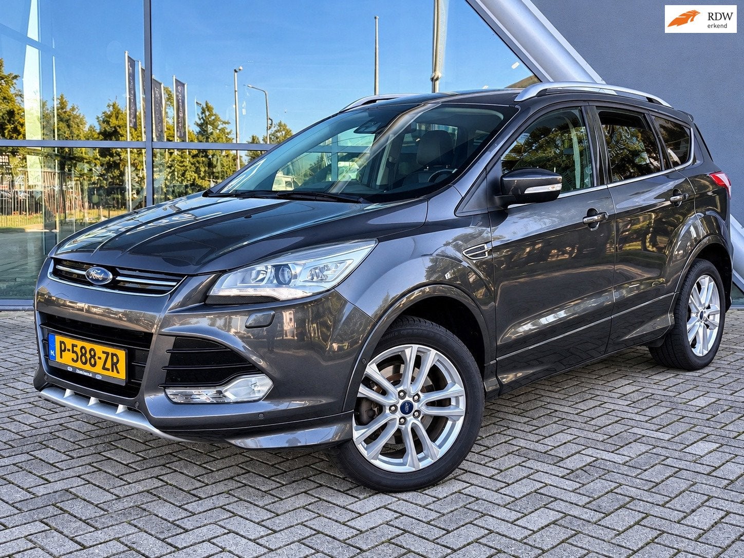 Ford Kuga 1.5 Titanium Styling Pack 4WD Automaat Dealer Onde, Auto's, Automaat, Dealer onderhouden, Euro 6, 4 cilinders