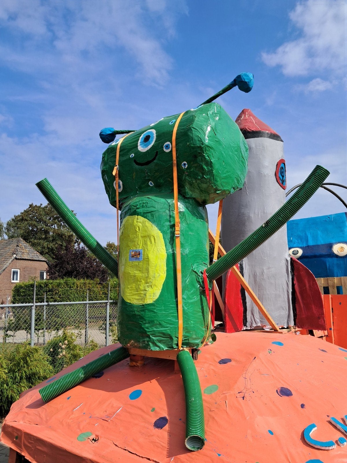 ALIEN en RAKET carnavalswagen, Ophalen, Gebruikt