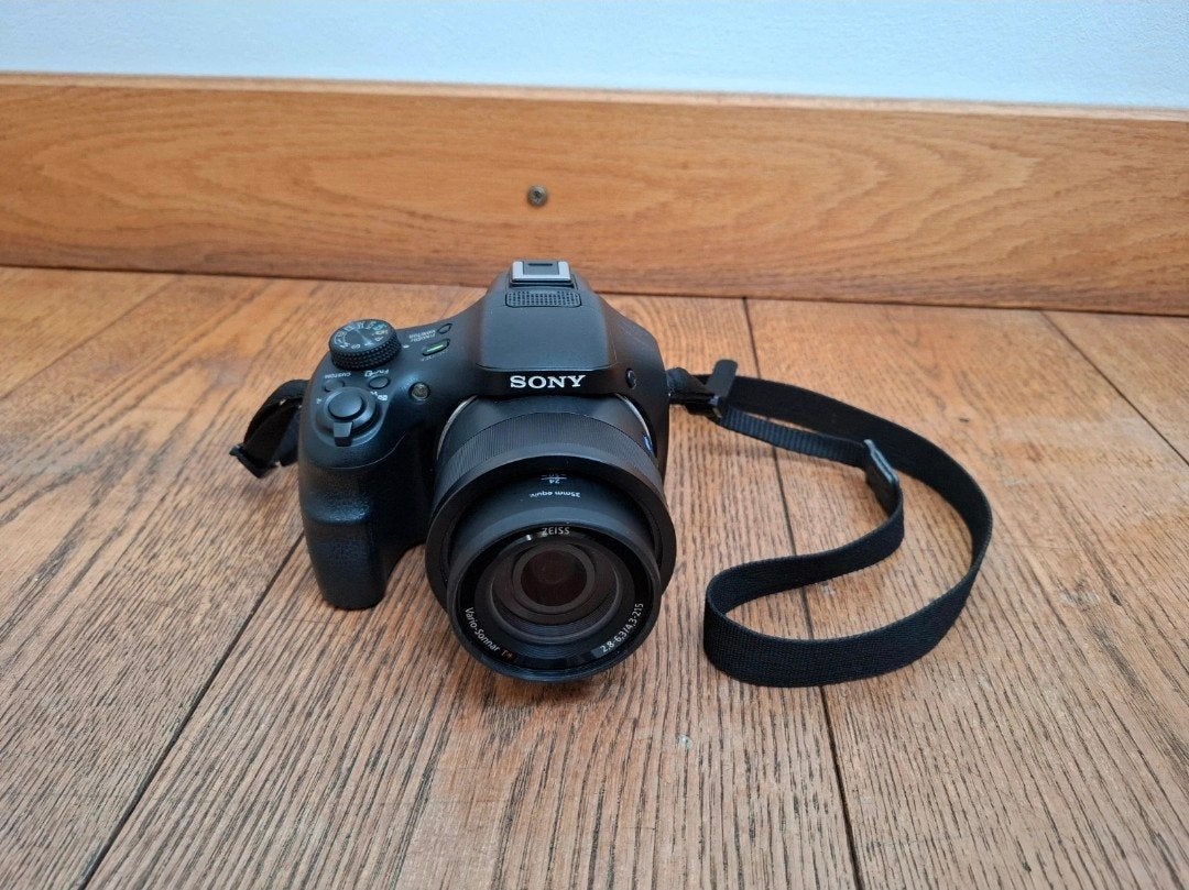 Sony Cyber-shot DSC-HX400V Bridgecamera met accessoires, Audio, Tv en Foto, Gebruikt, Kantelbaar/draaibaar scherm, Ophalen of Verzenden