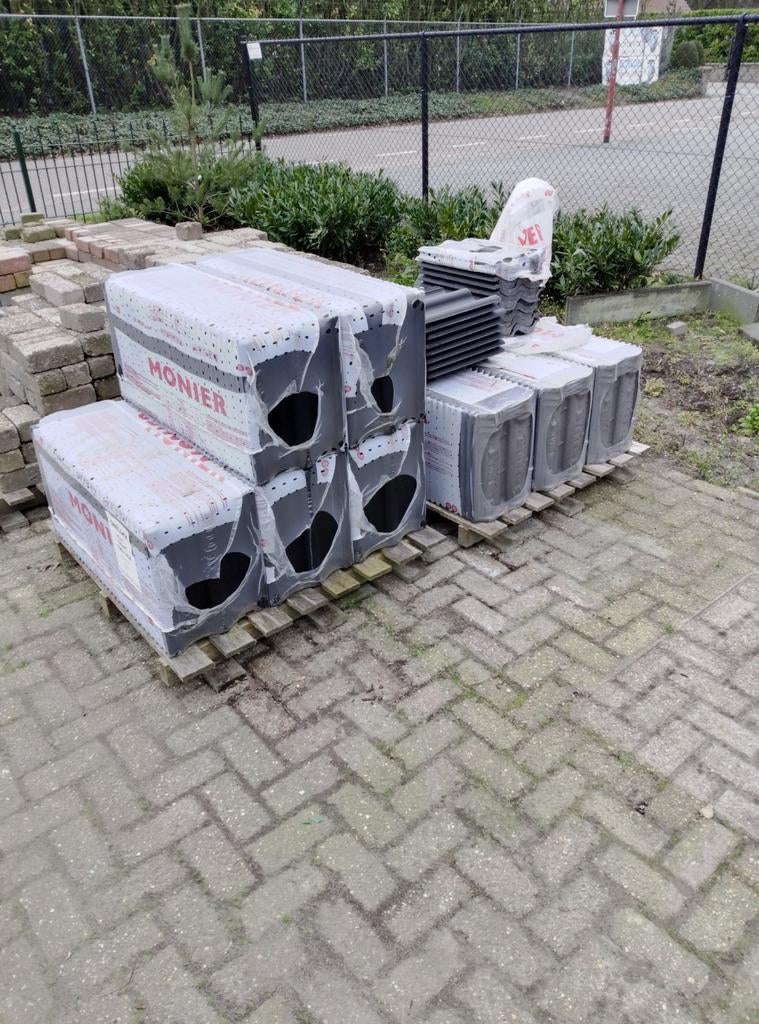 270 monier sneldek Dakpannen zwart, Doe-het-zelf en Verbouw, Dakpannen en Dakbedekking, Steen of Klei, Zwart, Nieuw, Ophalen of Verzenden