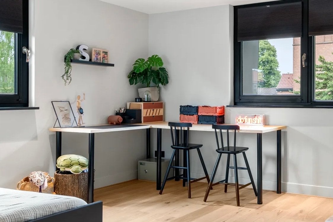 Kinderbureau / Hoekbureau - Twee losse tafels, Ophalen, Zwart, Hout, Kinderbureau