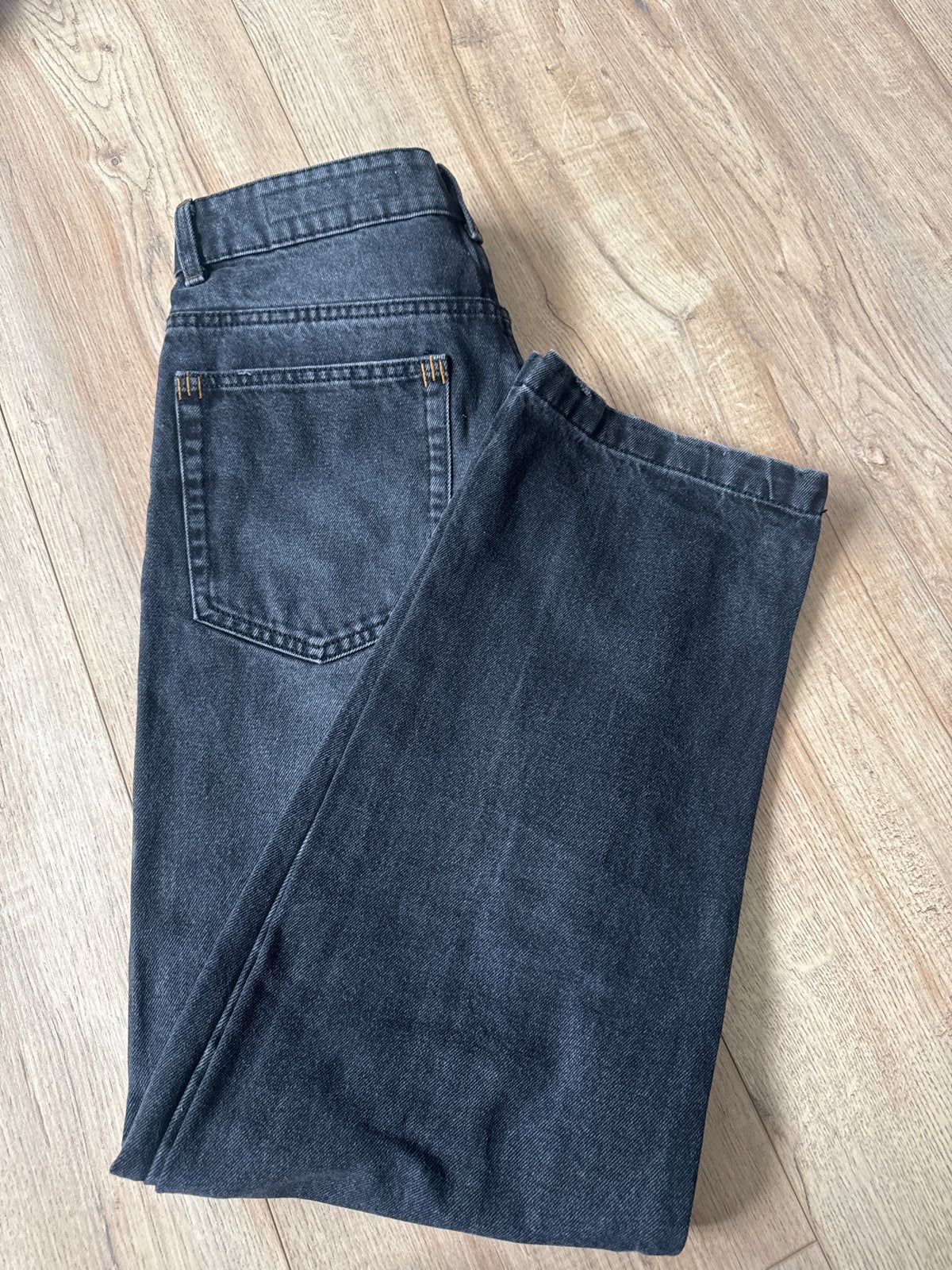 Bershka zwarte jeans - maat W28 (confectie 36), Ophalen of Verzenden, Zo goed als nieuw, Zwart, W28 - W29 (confectie 36)