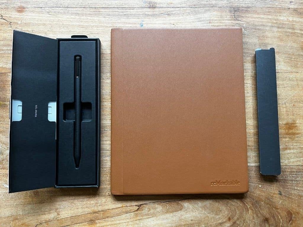 reMarkable 2 + Marker Plus + Premium Leather Folio (bruin), Computers en Software, E-readers, Zo goed als nieuw, 10 inch of meer