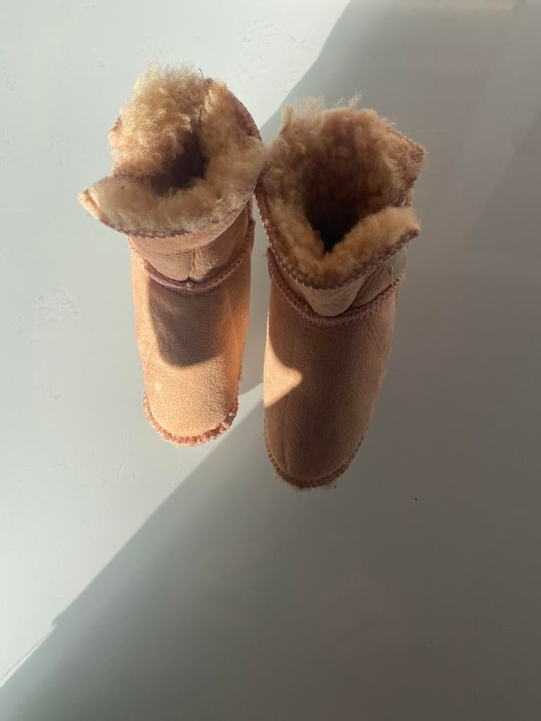Roze UGG babyslofjes, Ophalen of Verzenden, Gebruikt, Meisje, Slofjes