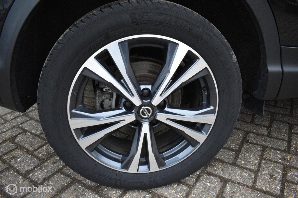 Nissan Qashqai 1.3 DIG-T N-Connecta 2020|Camera|LED|Panodak!, Auto's, Voorwielaandrijving, Euro 6, 4 cilinders, Zwart