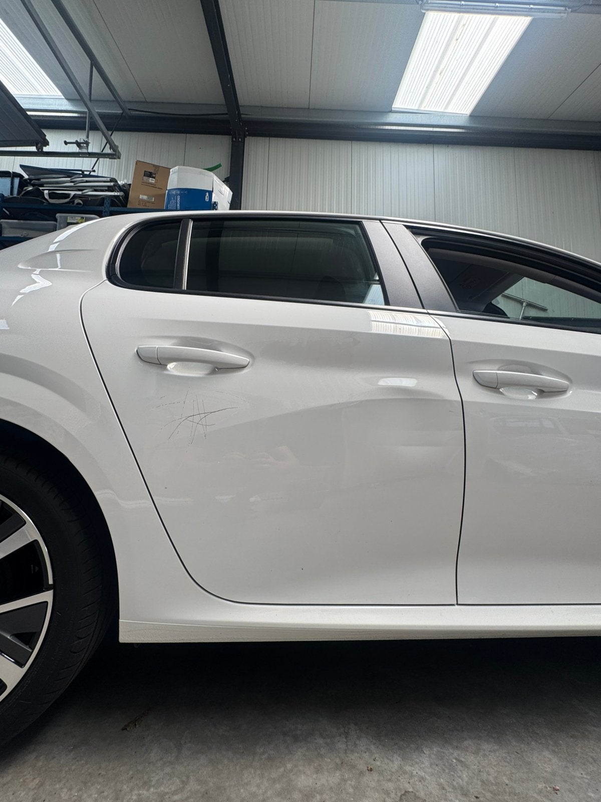 Originele rechtsachterdeur Peugeot 208 (2022) Blanc Banquise, Ophalen, Gebruikt, Deur, Achter