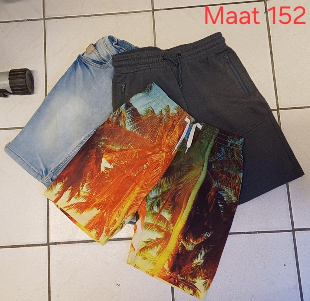 2 x Korte broek, 1 x zwembroek, Ophalen of Verzenden, Jongen, Broek