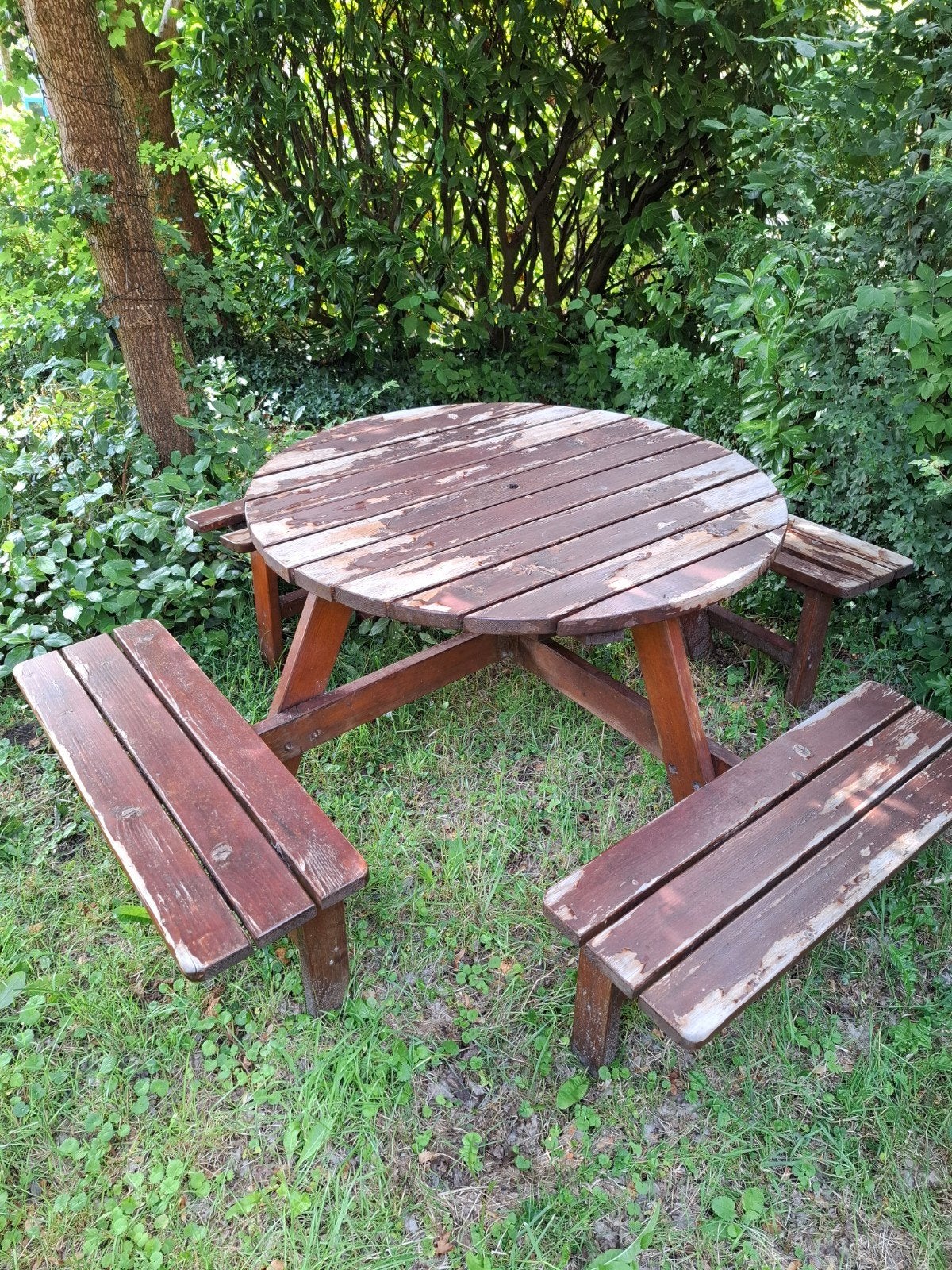 Ronde picknicktafel. Opknappertje., Ophalen, Gebruikt, Rond, Hout