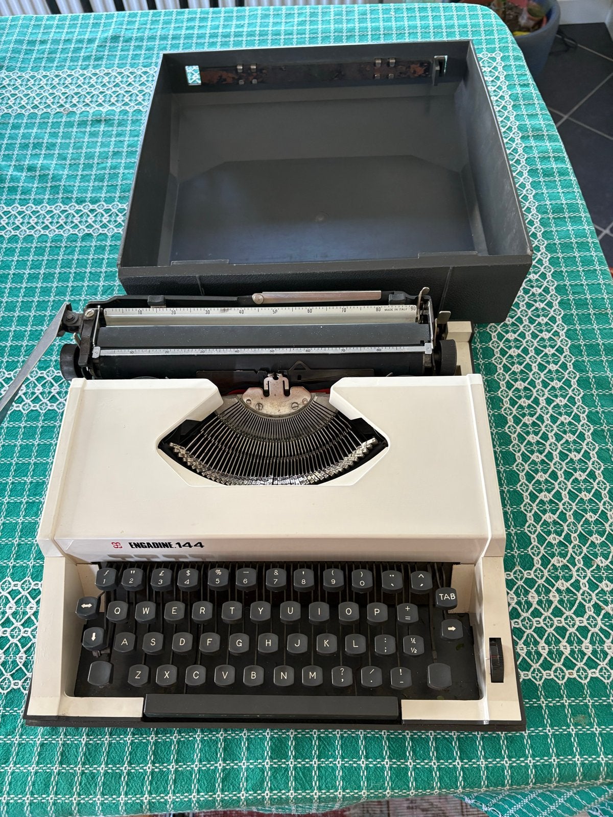 Vintage Typemachine Engadine 144 in koffer, Diversen, Typemachines, Ophalen, Gebruikt