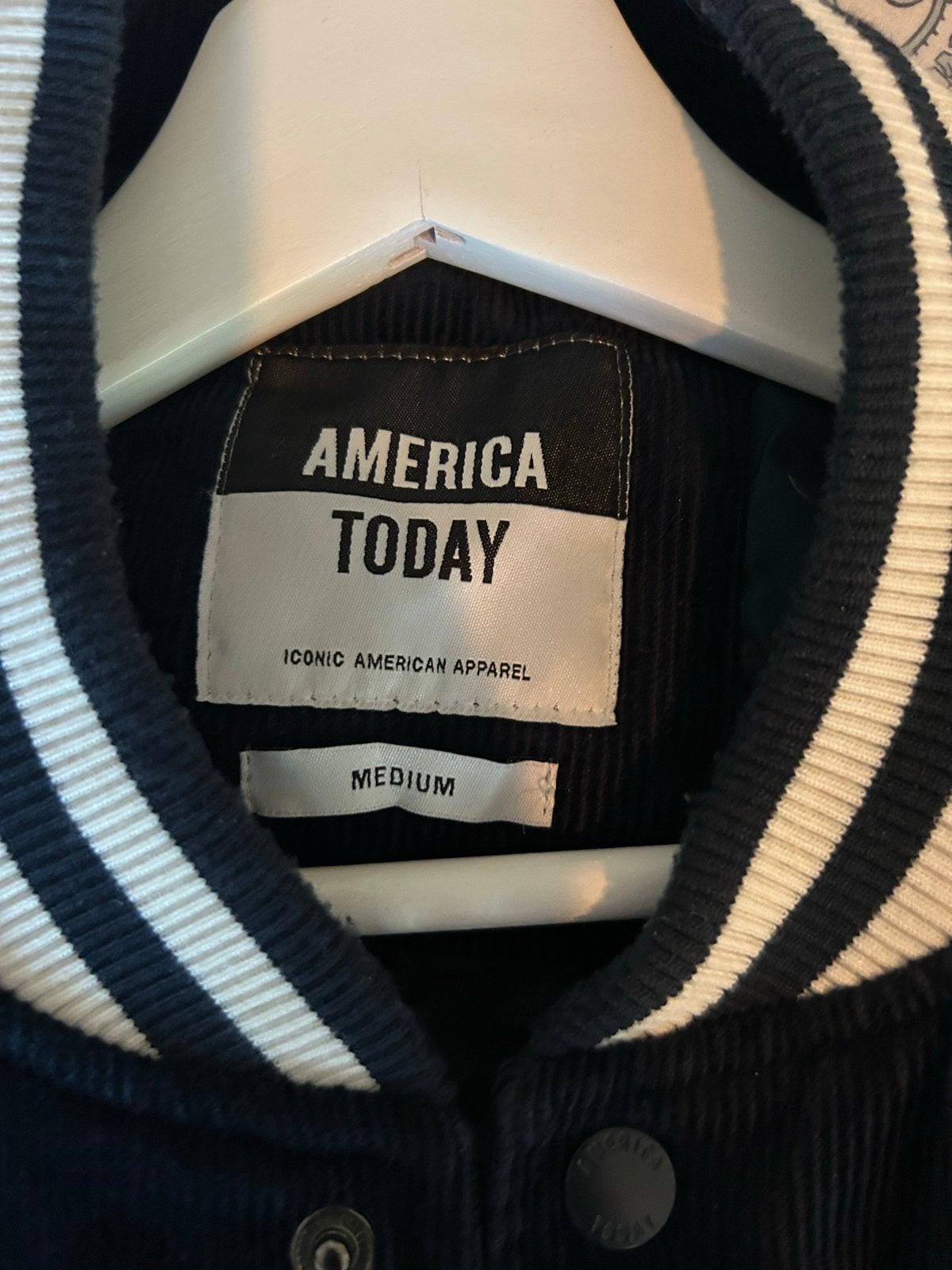 America Today Varsity Jacket - New York, Kleding | Heren, Ophalen of Verzenden, Zo goed als nieuw, Maat 48/50 (M), Blauw