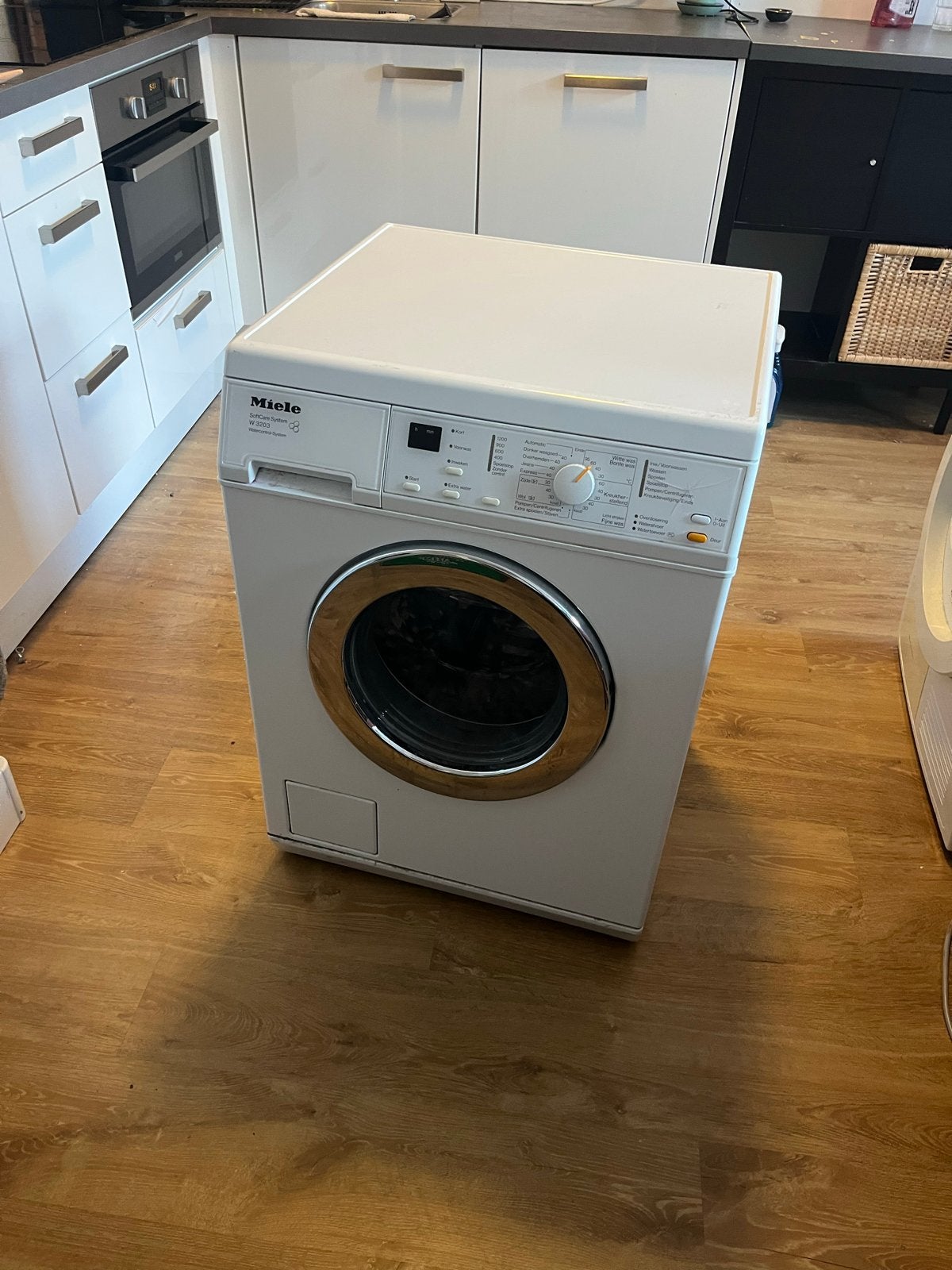 Miele W3203 Wasmachine - Defect voor onderdelen/reparatie, Ophalen, Voorlader, Niet werkend, 85 tot 90 cm