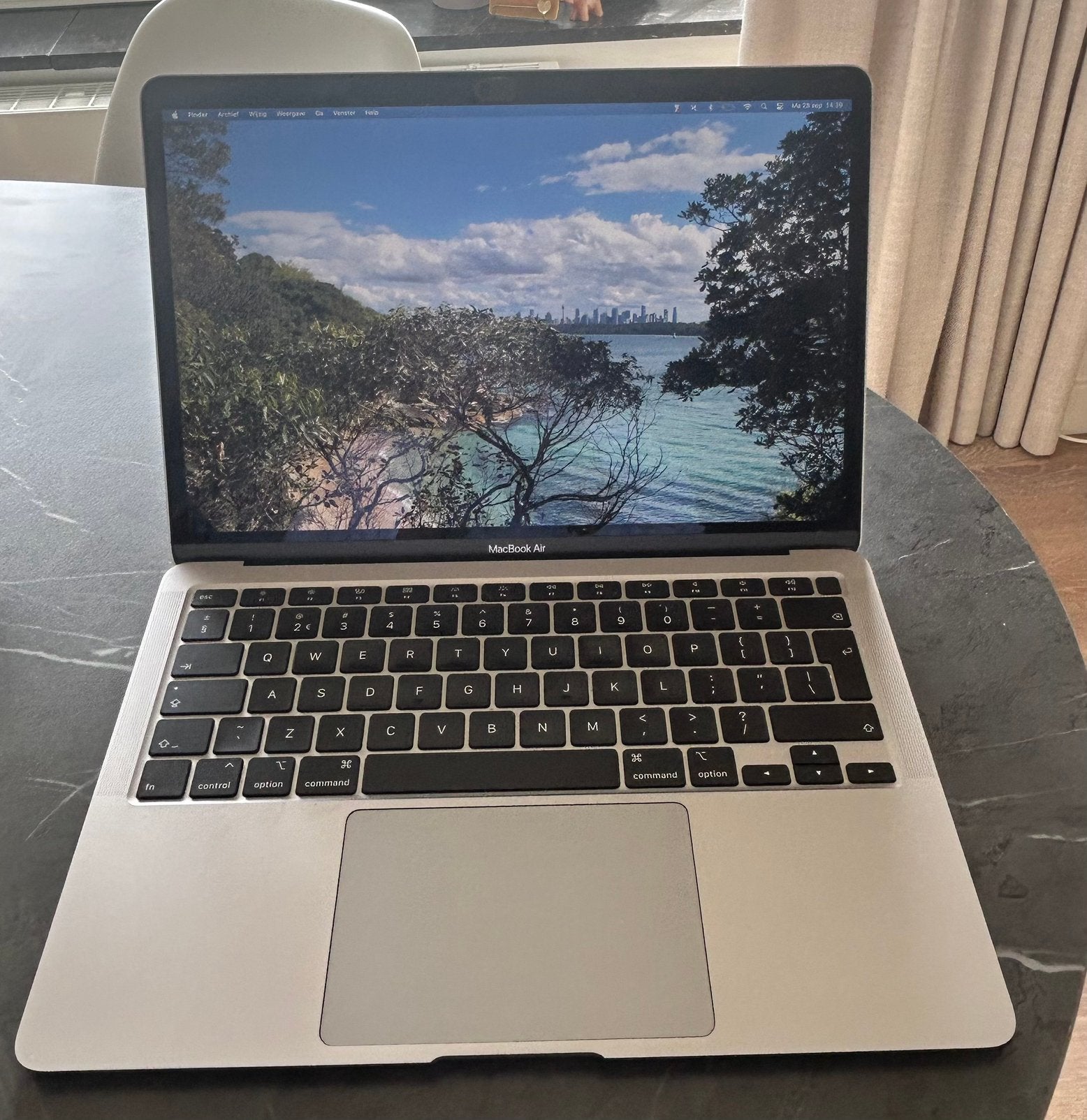 Foto 2 van MacBook Air Retina 13-inch 2020 - Zo goed als nieuw