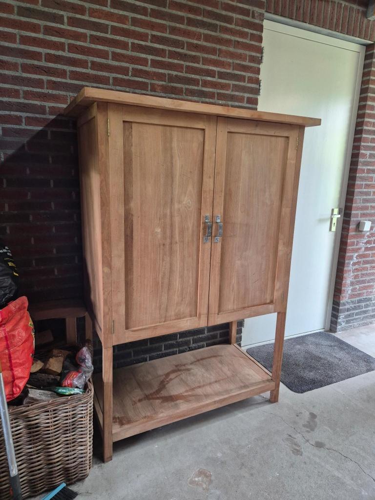 Massief teakhouten kast met 2 deuren, Ophalen, Met deur(en), 100 tot 150 cm, Zo goed als nieuw