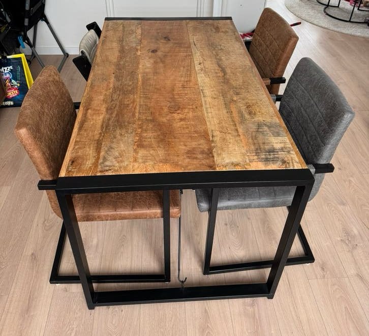 Mangohout eettafel met stoelen, Huis en Inrichting, Ophalen, 100 tot 150 cm, 50 tot 100 cm, Zo goed als nieuw