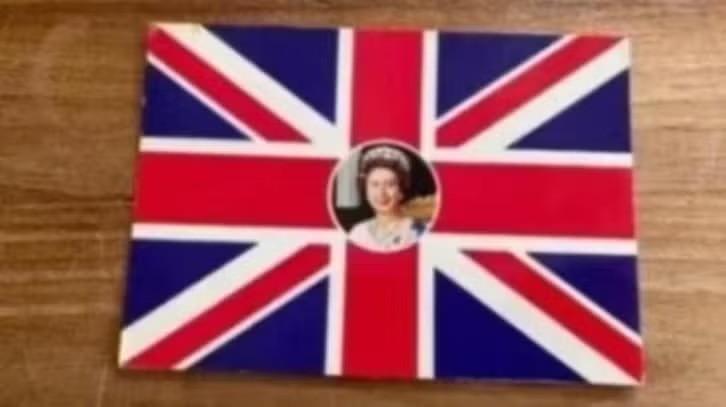 Oude Ansichtkaart Queen Elizabeth / vlag Engeland, Ophalen of Verzenden, Gebruikt, Buitenland, Kaart, Foto of Prent