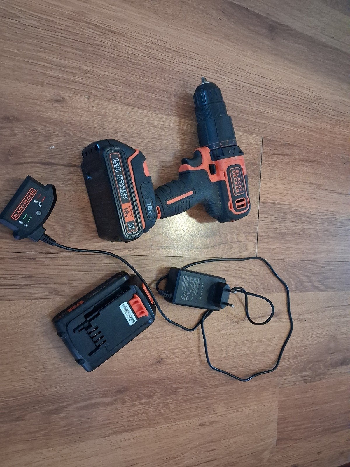 Accuboormachine met 2x 18V accu, Doe-het-zelf en Verbouw, Gebruikt, Variabele snelheid, Ophalen of Verzenden, Boor- en Schroefmachine