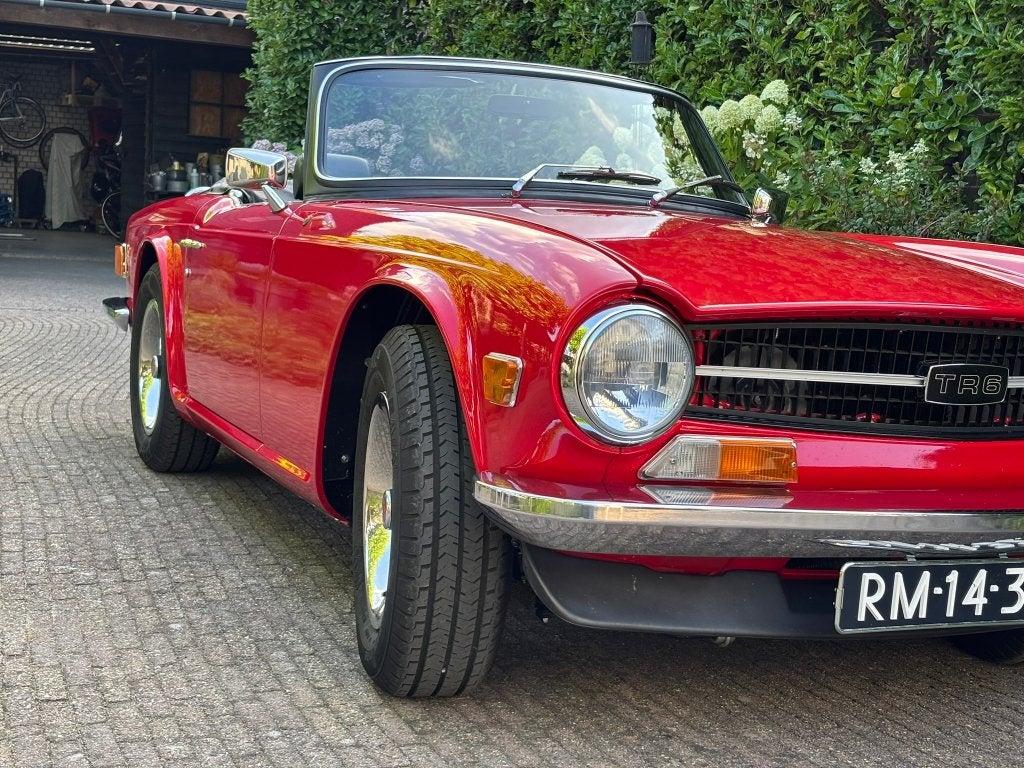 Triumph TR6 Overdrive. Rijklaar, Zwart, Cabriolet, 2498 cc, Handgeschakeld