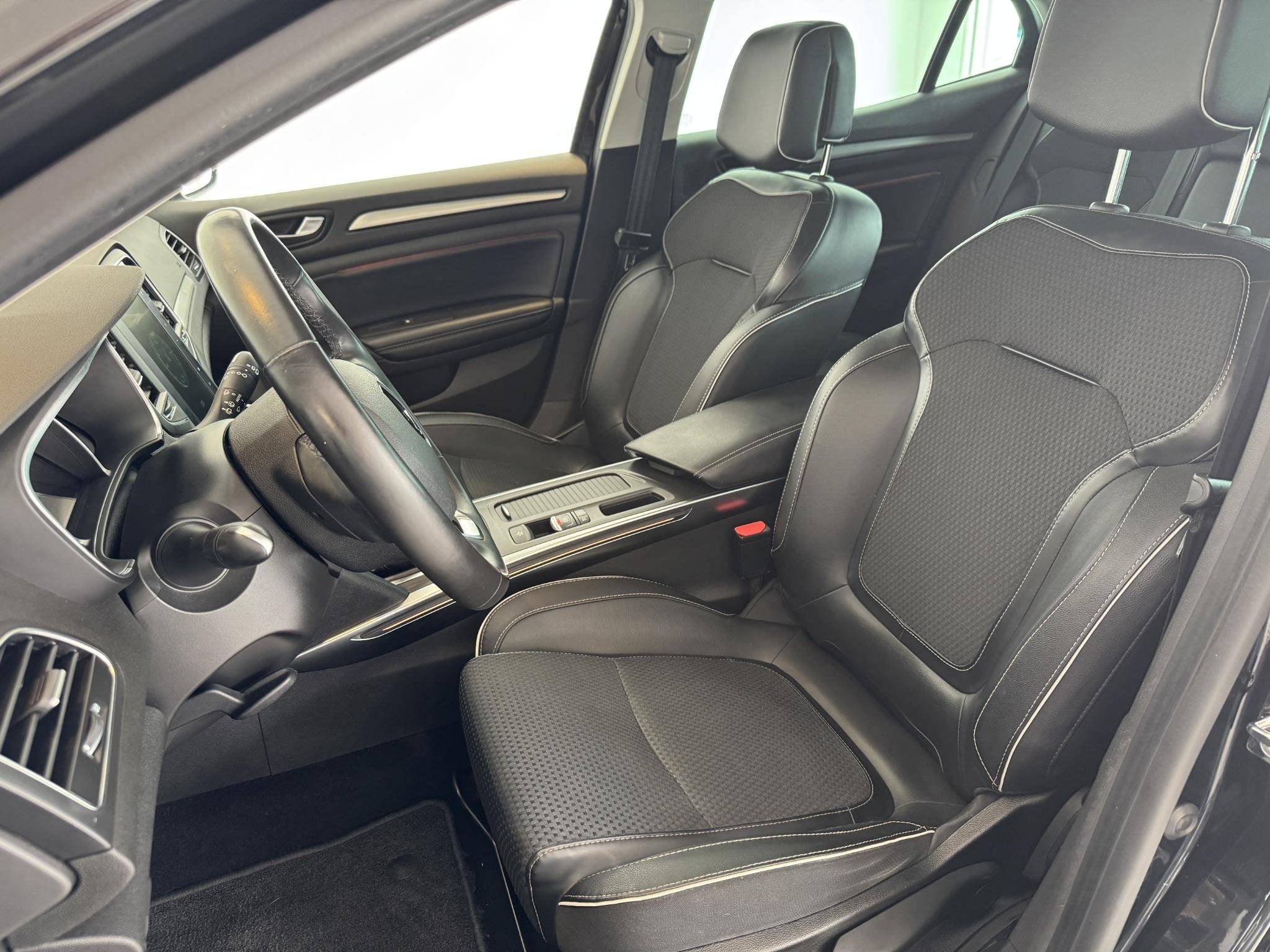 Renault Mégane 1.2 TCe 130pk Bose Trekhaak, Voorwielaandrijving, Gebruikt, Euro 6, Zwart