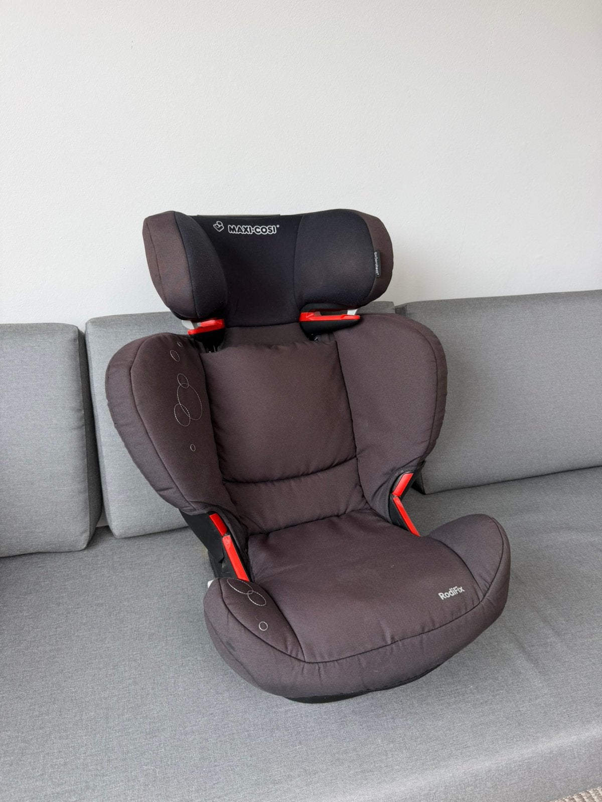 Maxi Cosi Rodi Fix (RodiFix) autostoel + beschermers, Kinderen en Baby's, Ophalen, Verstelbare rugleuning, 15 t/m 36 kg, Zo goed als nieuw
