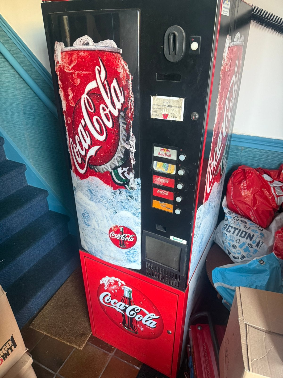 Vendo frisdrankautomaat Coca-Cola – koelt goed, Ophalen, Gebruikt