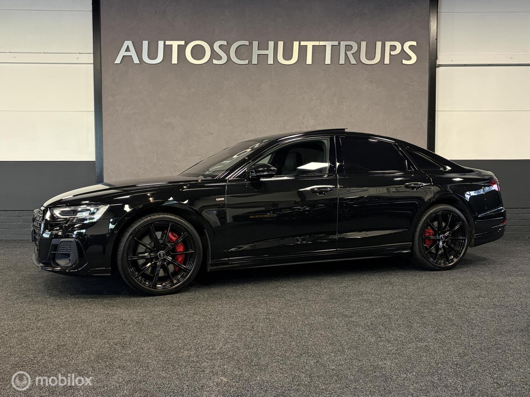 Audi A8 60 TFSI S-LINE V8 460 PK 4WS / BLACK OPTIC+ / MATRIX, Auto's, Audi, Automaat, Dealer onderhouden, Parkeerassistent, Zwart