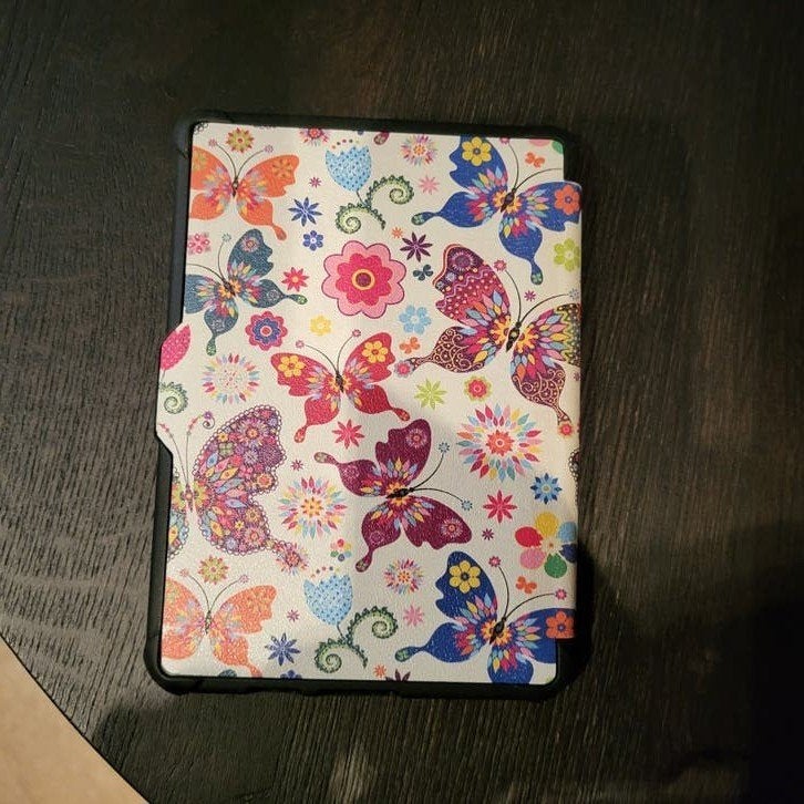 Kobo e-reader hoesje met vlinders en bloemen, Ophalen of Verzenden, Zo goed als nieuw, 6 inch of minder, Rakuten Kobo