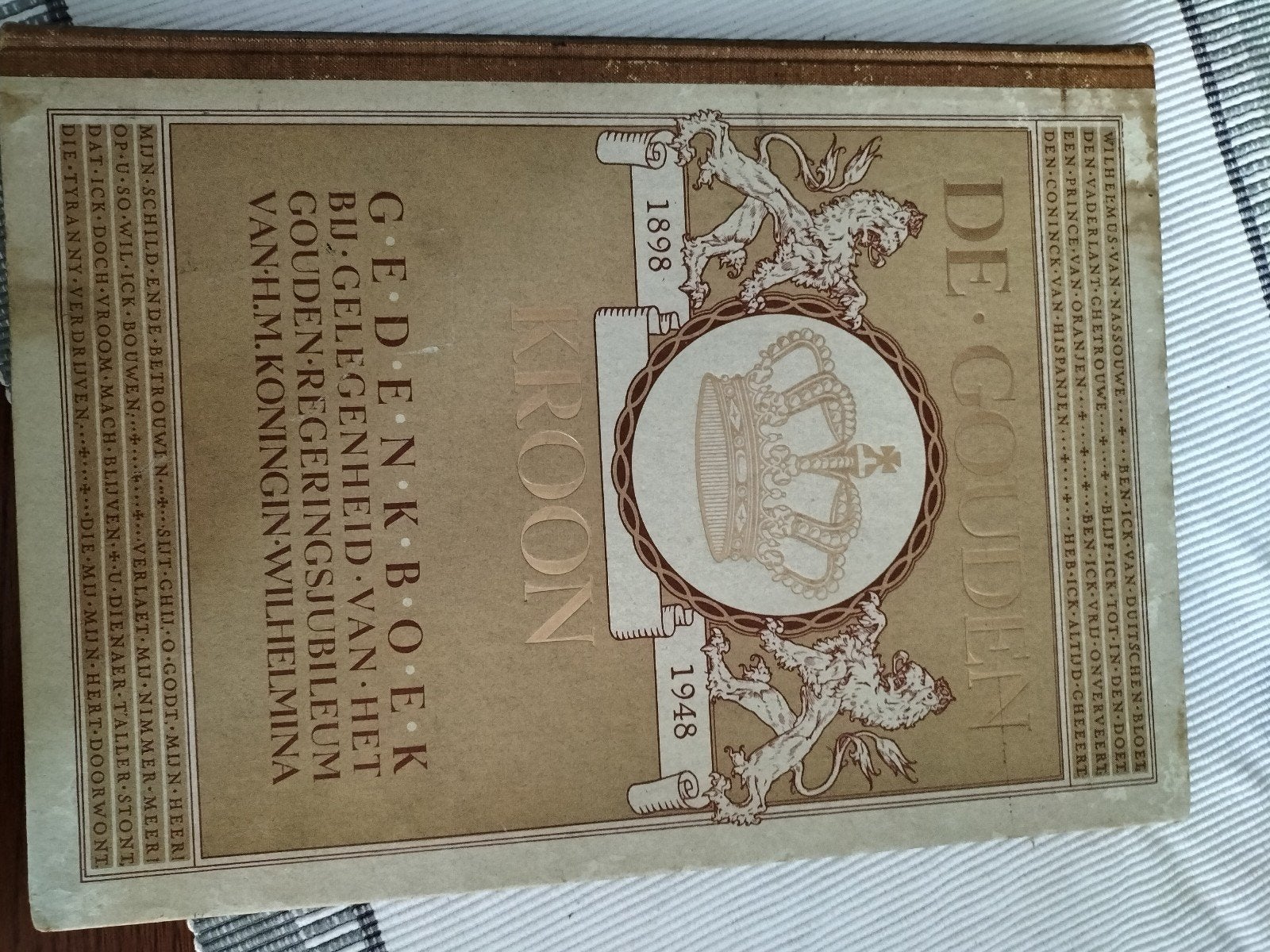 Gedenkboek De Gouden Kroon - Koningin Wilhelmina 1898-1948, Verzenden, Gebruikt, Nederland, Tijdschrift of Boek