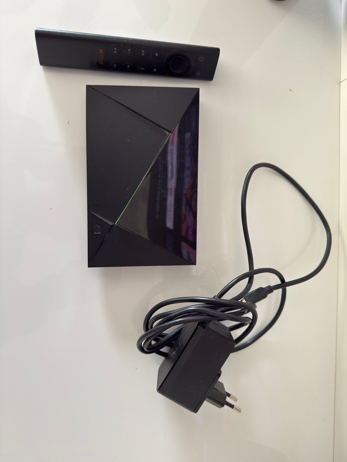 Tv shield, Ophalen, Zo goed als nieuw, HDMI