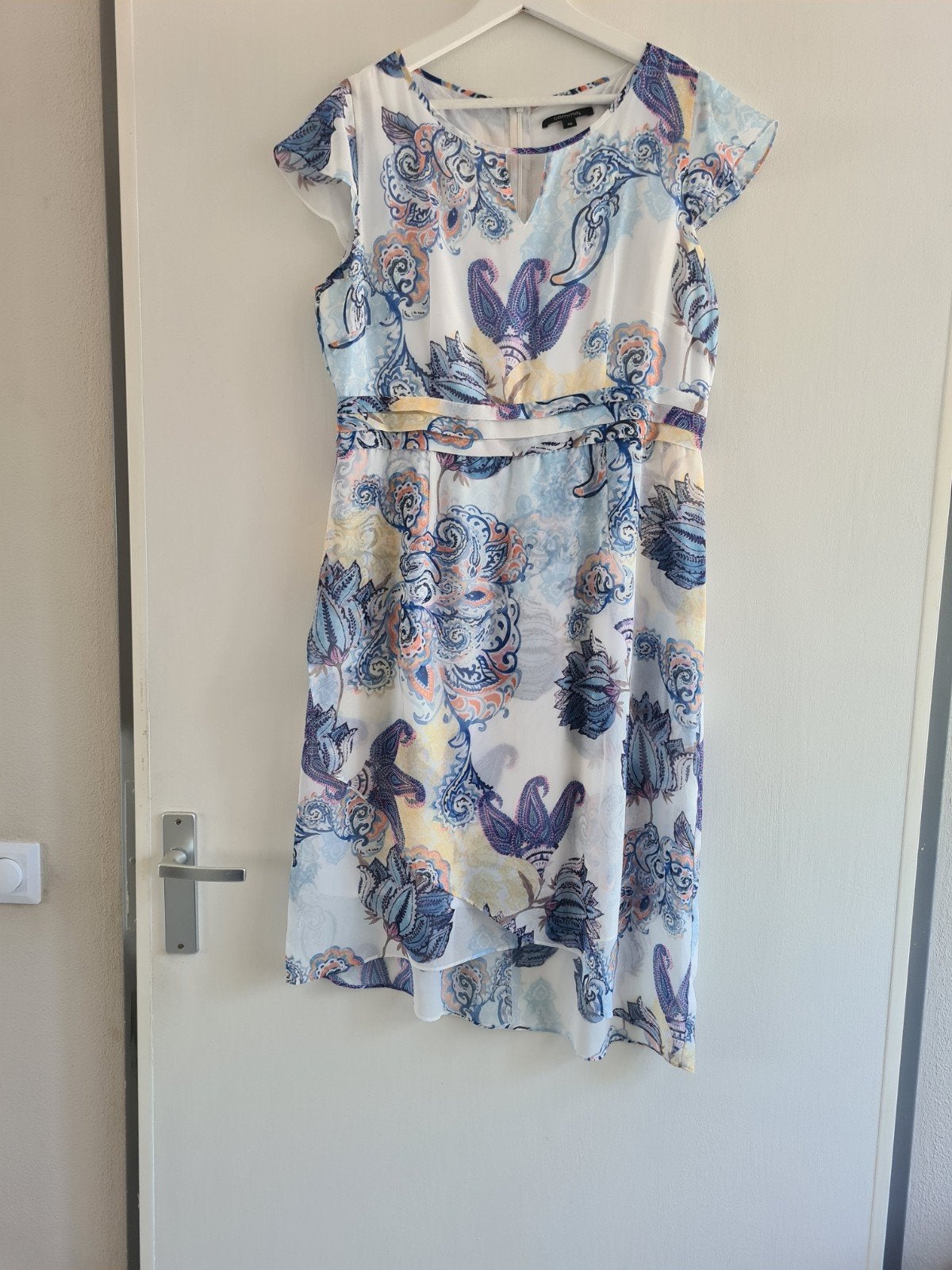 Comma jurk maat 42 met paisley print, Kleding | Dames, Jurken, Ophalen, Wit, Maat 42/44 (L), Zo goed als nieuw