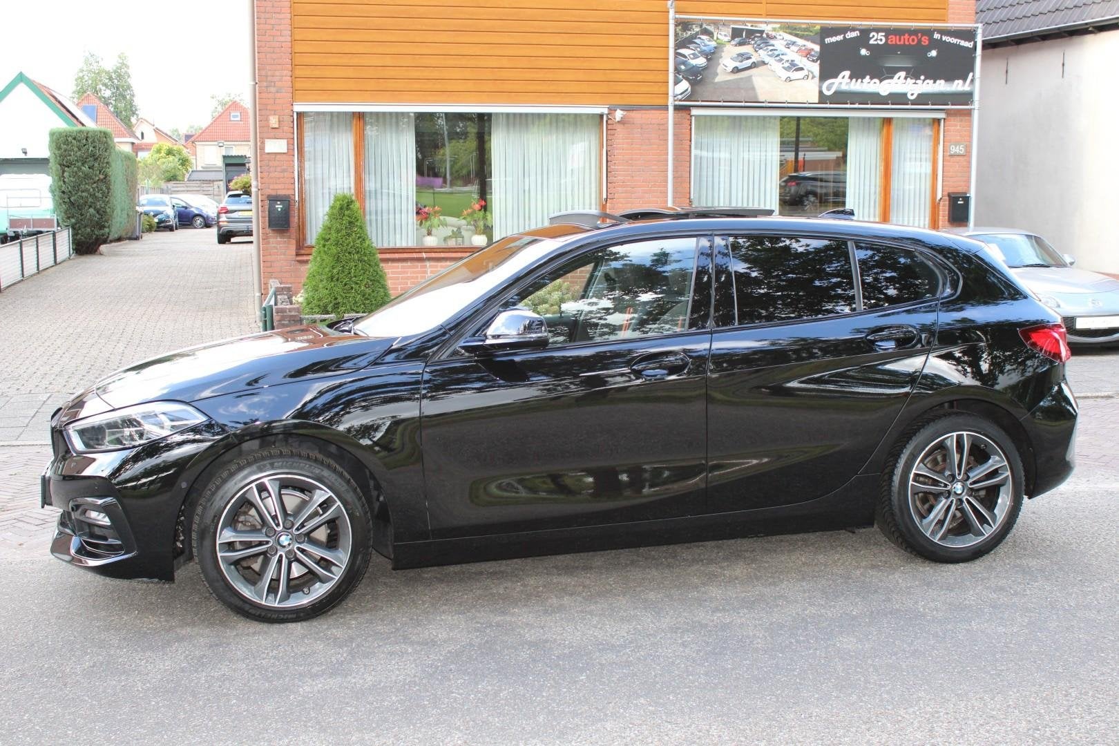 BMW 1-serie 118i Executive Edition Pano Aut, Blackline, Appl, Auto's, Gebruikt, Leder en Stof, Zwart, Origineel Nederlands