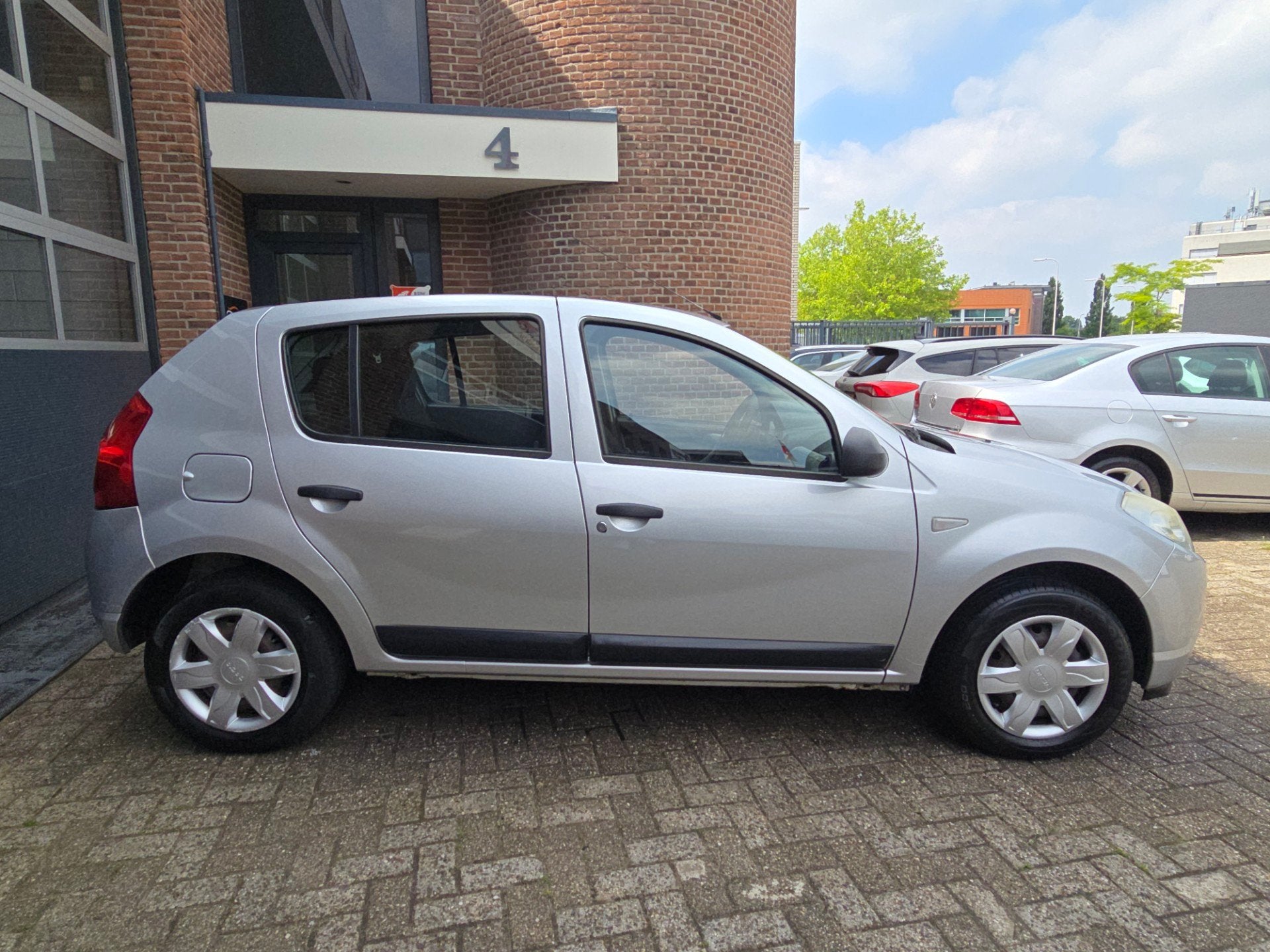 Dacia Sandero 1.6 Ambiance Airco |5DR |Apk, Auto's, Dacia, Voorwielaandrijving, 1011 kg, 4 cilinders, Startonderbreker