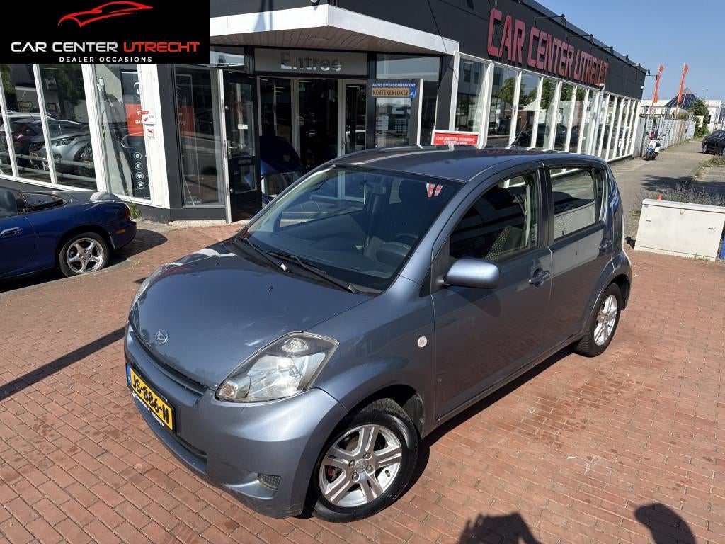 Daihatsu Sirion 2 1.3-16V Prestige 5drs airco apk mei-2027, Auto's, Daihatsu, 4 cilinders, Sirion, Bedrijf, 1298 cc