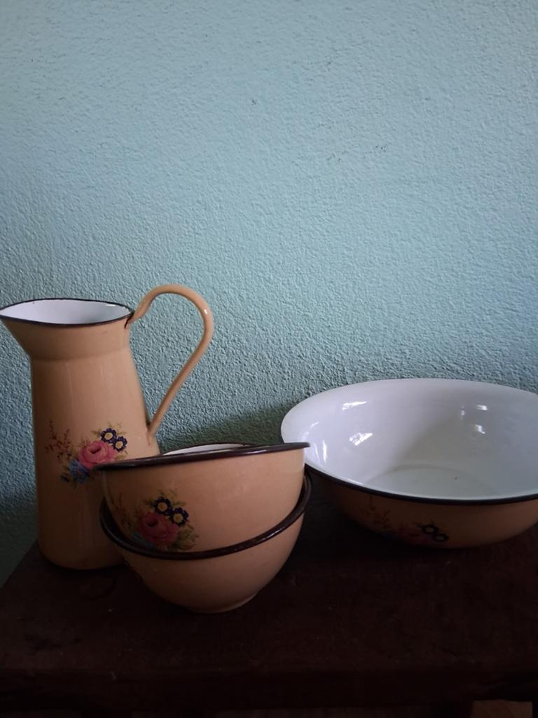Vintage geëmailleerde kan en kommen met bloemmotief, Antiek en Kunst, Antiek | Emaille, Ophalen of Verzenden