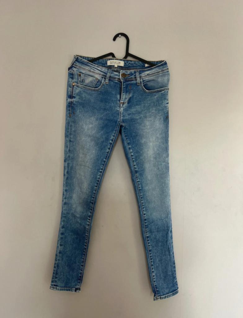 Slim fit jeans van Revelation – maat XS / 34, Kleding | Dames, Spijkerbroeken en Jeans, Ophalen of Verzenden, Zo goed als nieuw