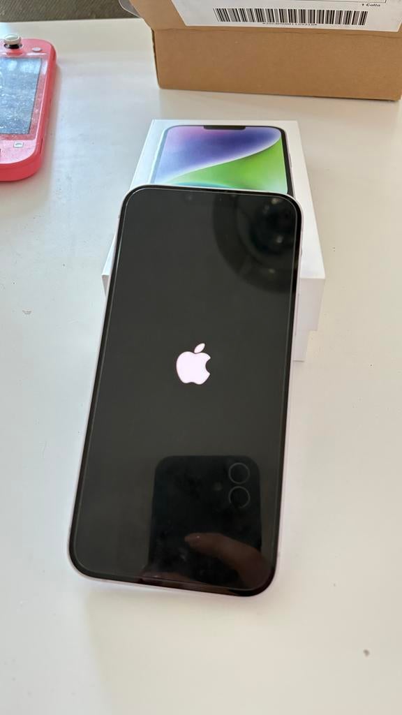 iPhone 14 Plus met 30 hoesjes (eventueel los te koop), Telecommunicatie, Ophalen, IPhone 14 Plus, Paars, 85 %