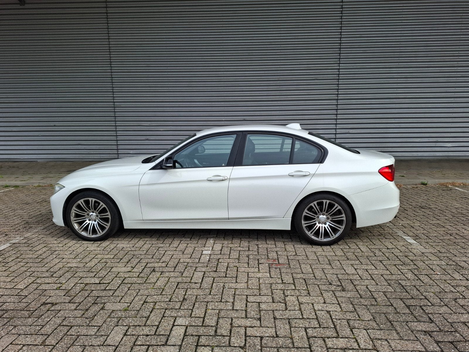 BMW 3-Serie 2.0IX 320 135KW Aut8 (f30) 2012 Wit, Auto's, BMW, Achterwielaandrijving, Zwart, 4 cilinders, Wit